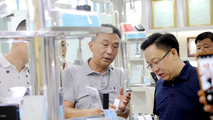 全力以赴解決企業(yè)缺工問題”--市人社局局長(zhǎng)劉明發(fā)調(diào)研炬神電子