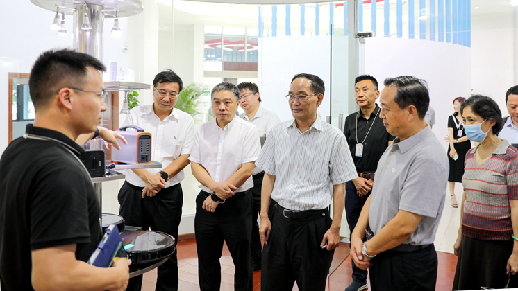 全國政協(xié)委員（廣東省委原常委、省紀委原書記）黃先耀一行考察炬神電子